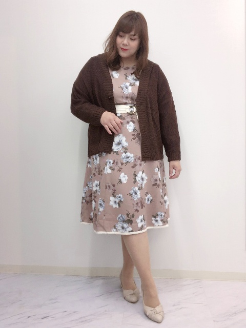 【30代40代】花柄ワンピ×ニットカーデのぽっちゃりママコーデ