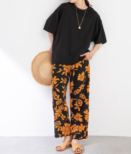 30代ぽっちゃりさんにさんにおすすめの黒Tシャツ×イージーパンツコーデ