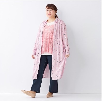 美脚シルエットが完成！ストレートデニムのぽっちゃりコーデ