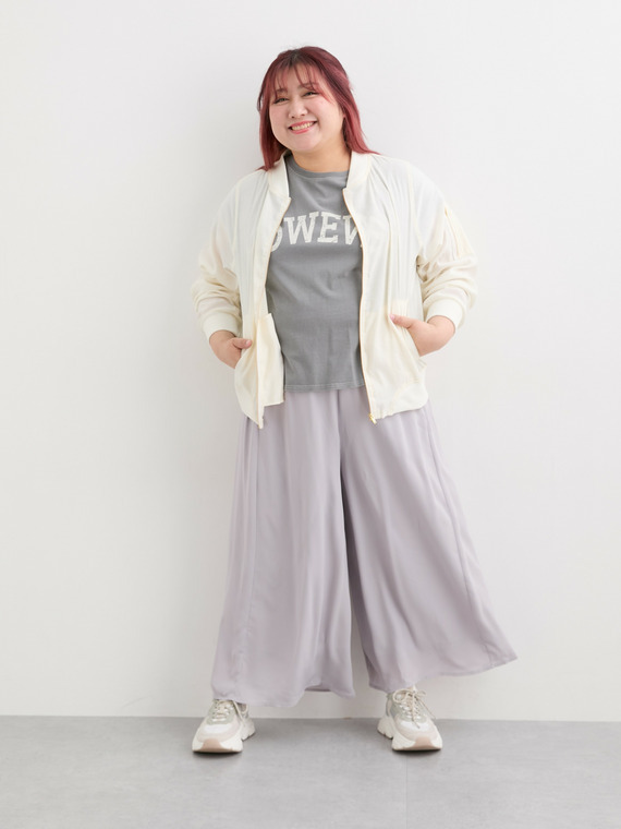 大きいサイズシフォン素材のワイドパンツを使ったぽっちゃりトレンドコーディネート