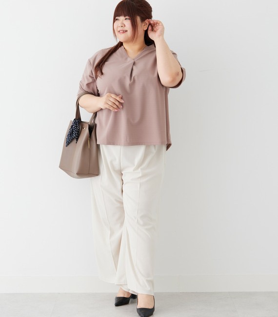 ぽっちゃりさんの白パンツコーデ