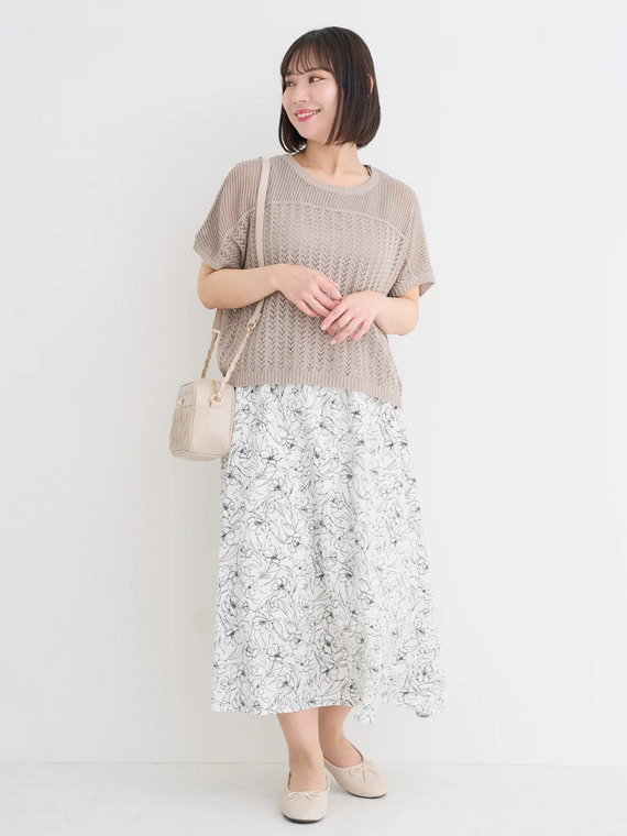 フェミニン派ぽっちゃりさんの花柄スカートコーデ