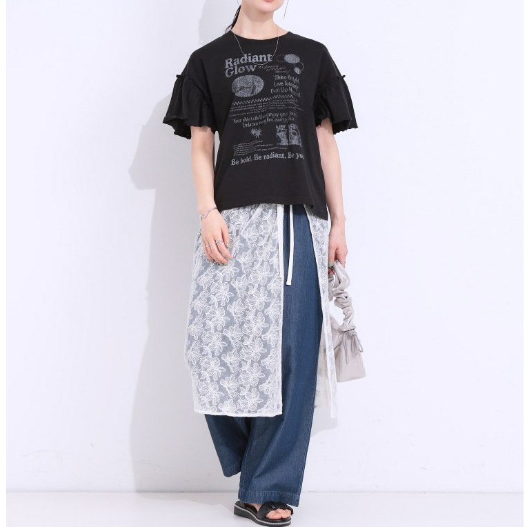 フリルスリーブのデザインTシャツなら1枚でサマになる！