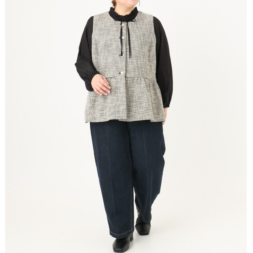 おしゃれで体型カバーも可能な「カーブパンツ(パレルレッグ)」コーデ