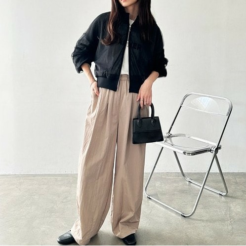 ぽっちゃりさんにおすすめワイドパンツコーデは「タックワイドパンツ」