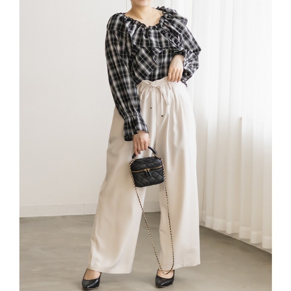 ぽっちゃりさんにおすすめワイドパンツコーデは「タックワイドパンツ」