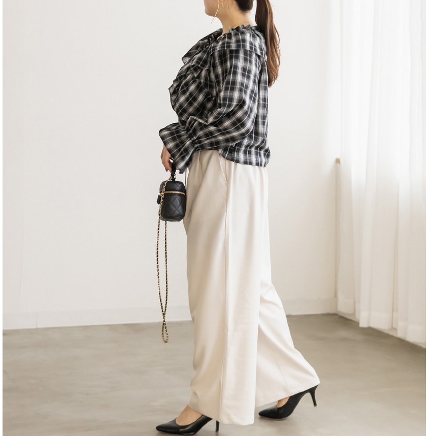 ぽっちゃりさんにおすすめワイドパンツコーデは「タックワイドパンツ」