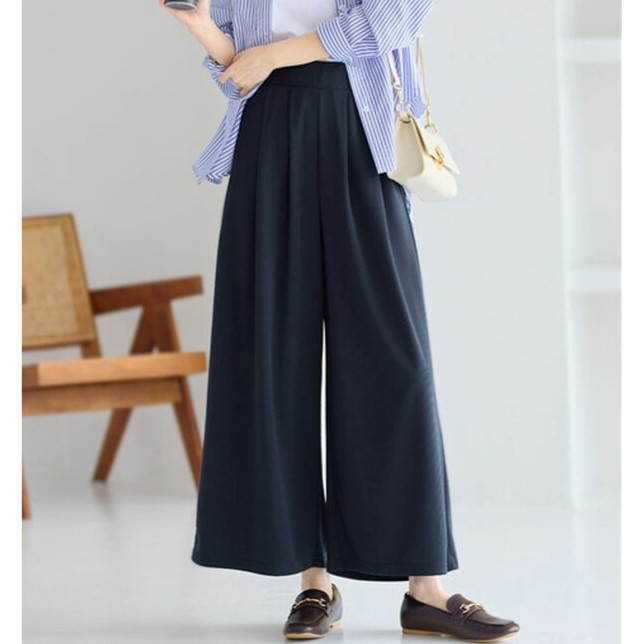 ぽっちゃりさんにおすすめワイドパンツコーデは「タックワイドパンツ」