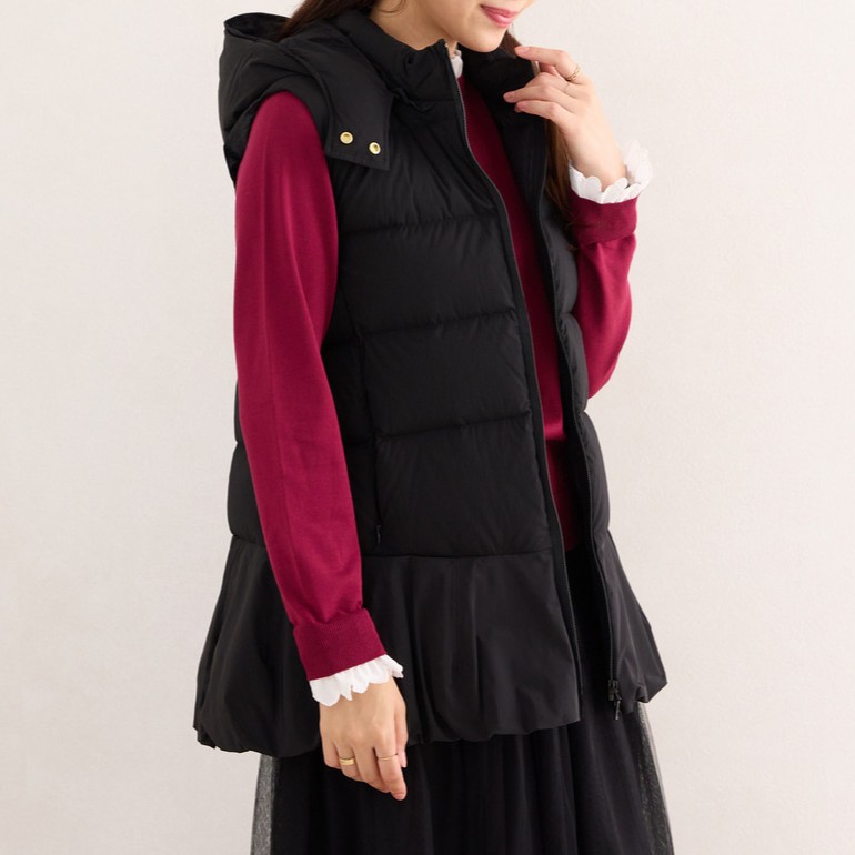 すっきり見えるダウンベスト｜ペプラム＆ウエストマークでスタイルアップ