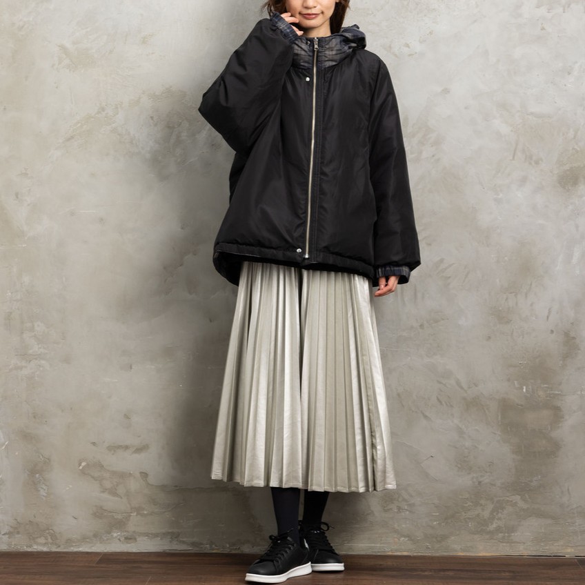 まわりと差がつく！チェック柄ダウンコートで華やかに