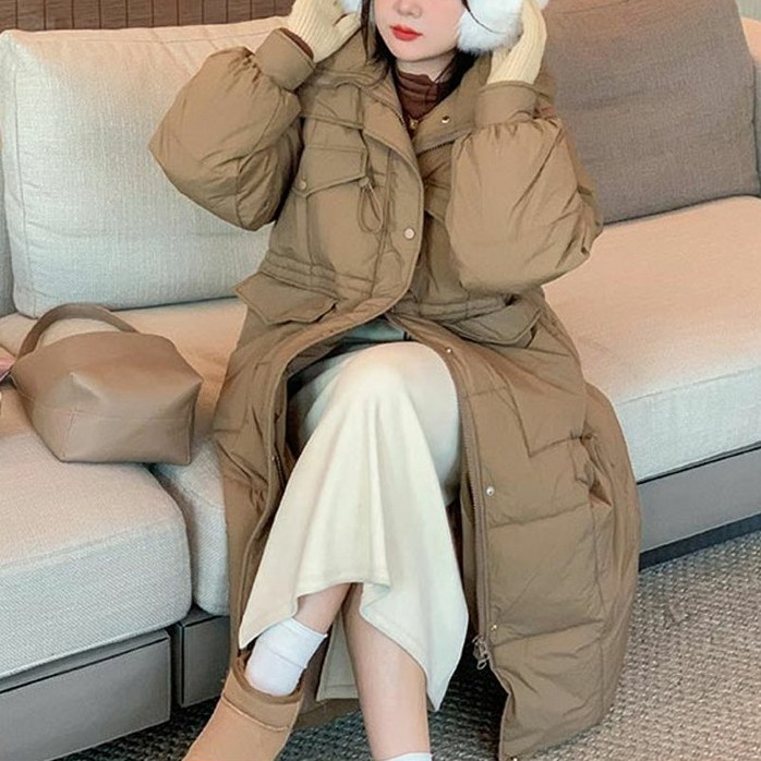 ロングダウンコートはウエストマークできるデザインで体型カバー＆スタイルアップ！