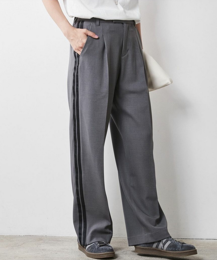 大きいサイズ サイドラインスラックスを使ったぽっちゃり帰省コーデ