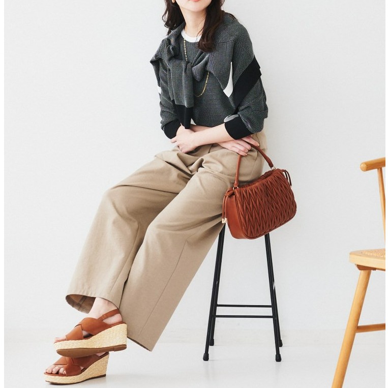 【50代〜】ぽっちゃりさんにおすすめ　「バイカラー」で視線を散らしてスマートに