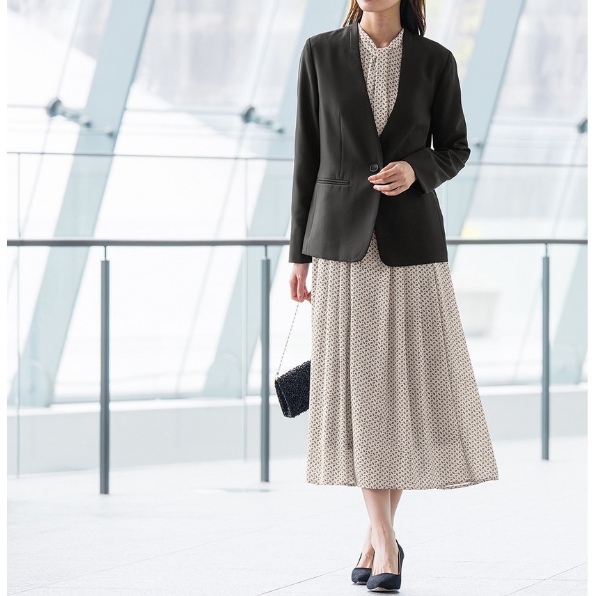 入学式・卒業式スーツの選び方「40代ママ・50代ママはライトカラーをクリーンに」