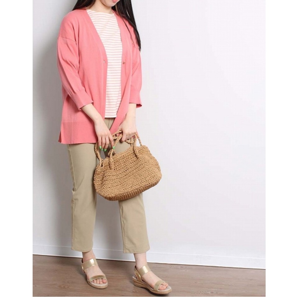 ぽっちゃりさんにおすすめのコーデ　きれい色カーディガンはインナーとの「ワントーン」で縦ラインを強調