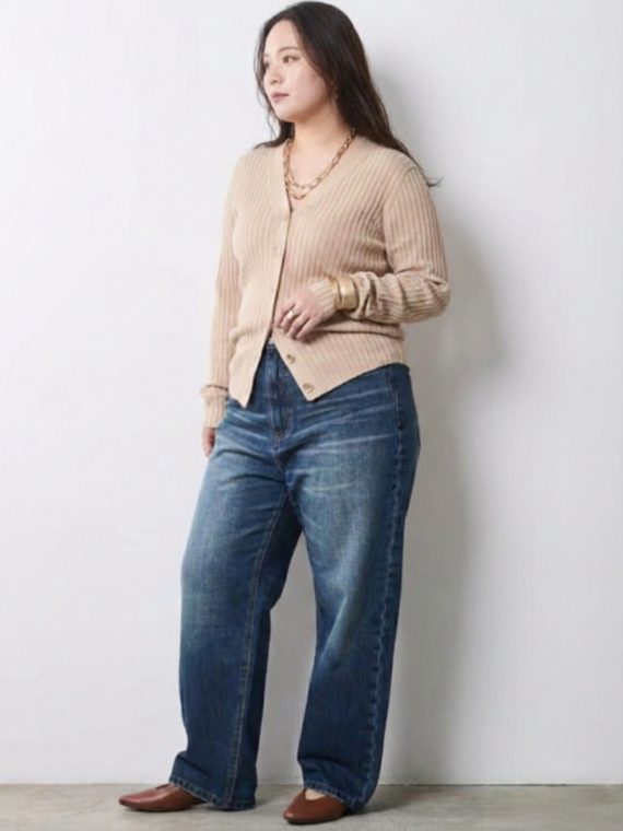 【Vネックリブ×ワイド】メリハリで小顔見せ！王道の着痩せ黄金バランス