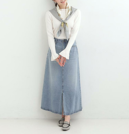 【ロングスカートコーデのポイント②】小物使いで膨張をおさえる