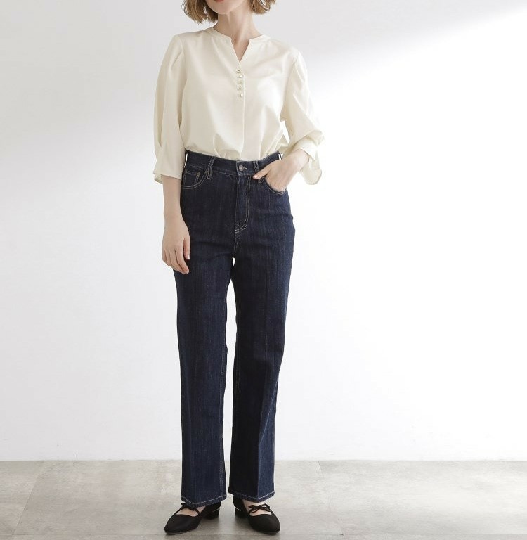 【30代・40代ぽっちゃりさんにおすすめ】スキッパー襟で小顔効果!立体袖が映える大人の袖コンシャスブラウス