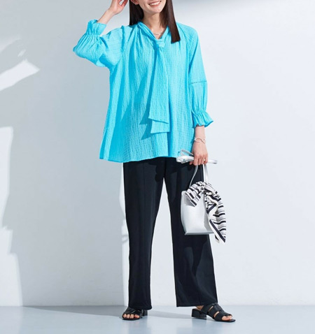 首元スッキリ！顔周りをシャープに見せるチュニックコーデ　ぽっちゃり春コーデ　40代・50代