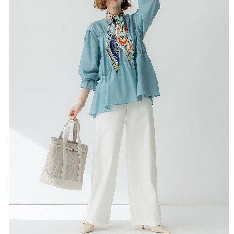 【50・60代ぽっちゃりさんにおすすめ】斜めシャーリングで着痩せ見え!体型を拾わない、大人のこなれシアーブラウス