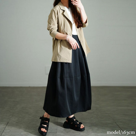 ボリューム感が魅力の「バルーンスカート」をすっきり見せる！