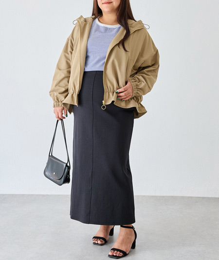 お腹周りをスッキリ見せる「ナロースカート／タイトスカート」