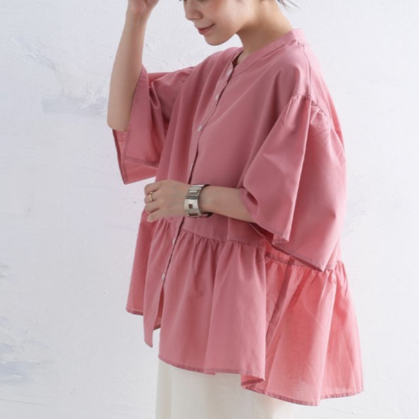 【20代ぽっちゃりさんにおすすめ】大人ピンク×裾フレアで叶える!腰高見え&全方位体型カバーブラウス