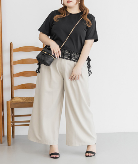 モノトーンのパンツコーデで大人きれいなオフィススタイル