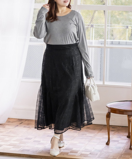 透け感を楽しむ「シアー／レーススカート」