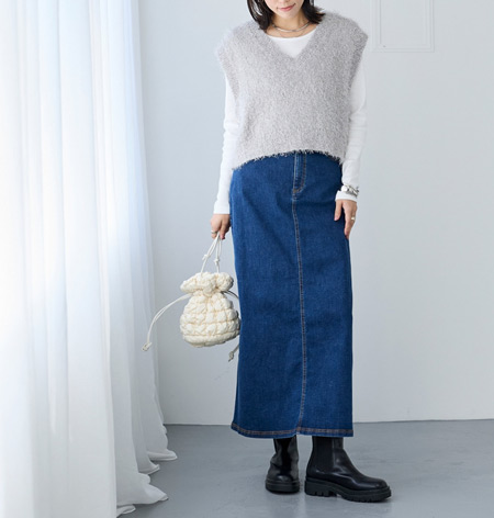 秋のぽっちゃりデニムスカートコーデ|落ち着いたカラーで季節感を