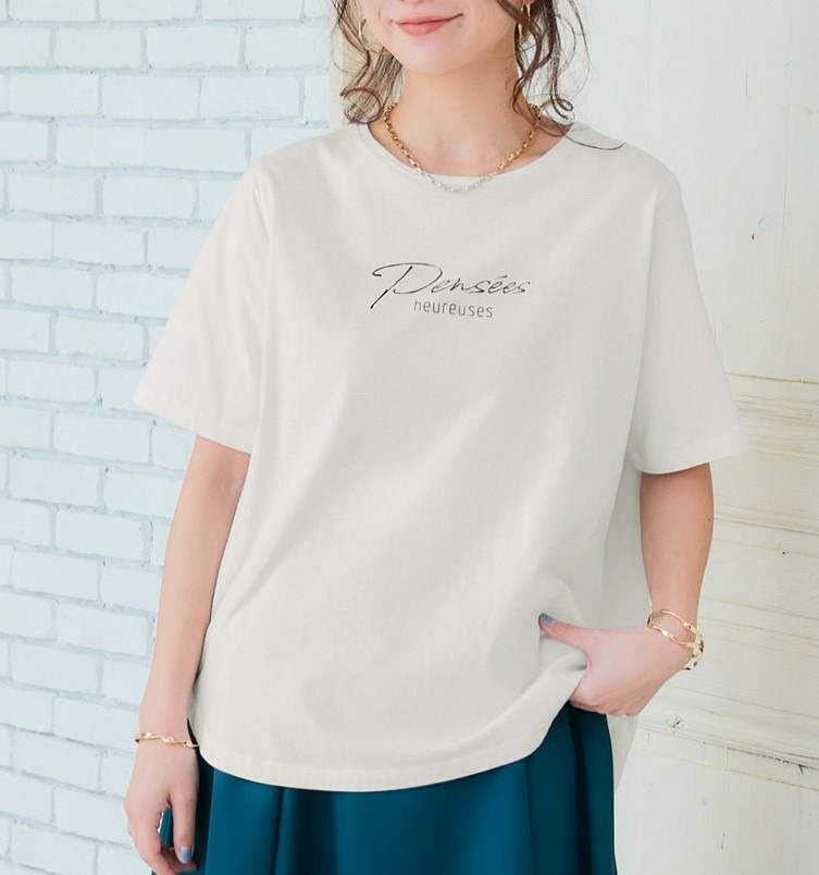 デニムスカート似合うトップスとは|バランスを取るなら“コンパクト or 柔らか素材”