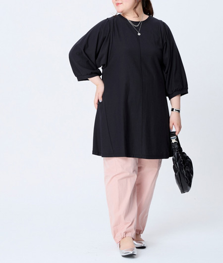 おなか周りをカバーするデザインのチュニックコーデ　ぽっちゃり春コーデ　40代・50代