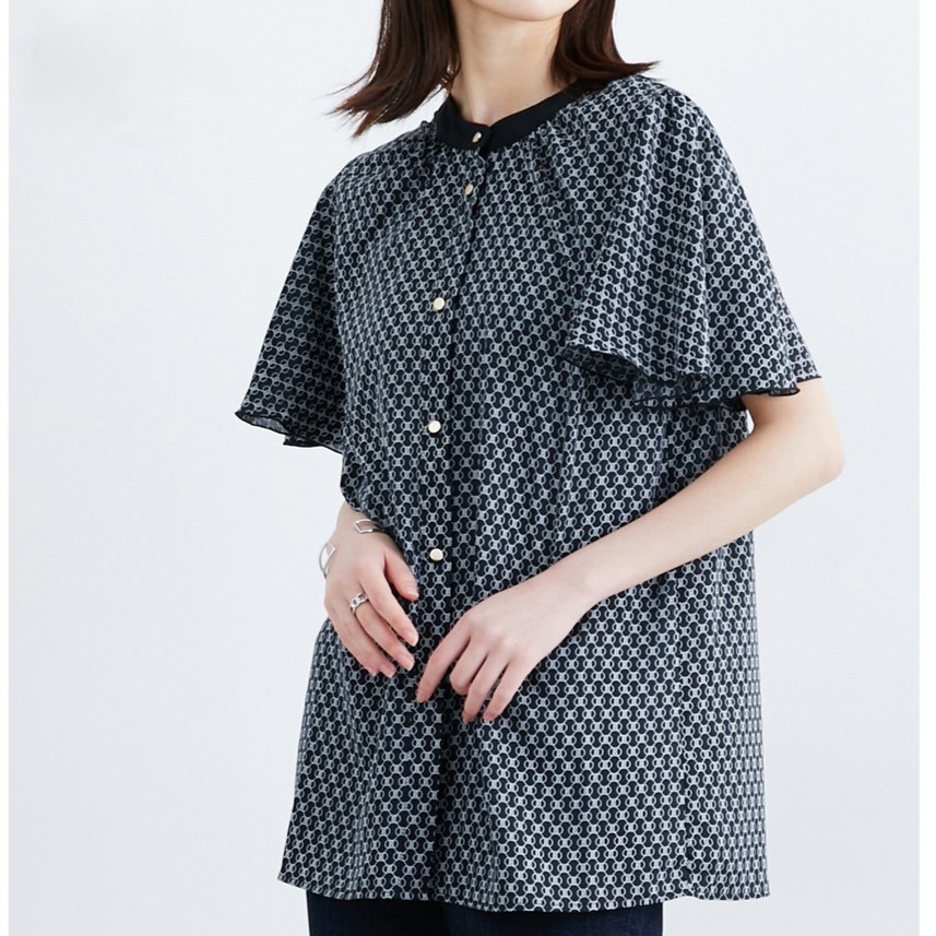 【柄ブラウス】知的な幾何学柄で細見え!ベルトマークで魅せる大人のロングスカートコーデ