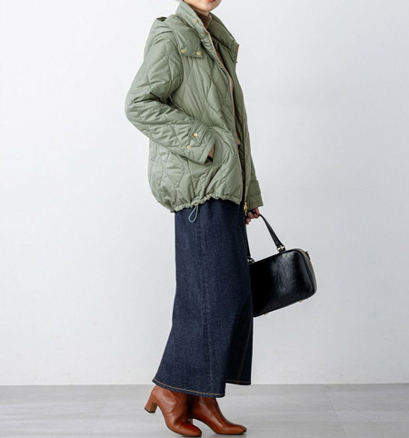 冬のぽっちゃりデニムスカートコーデ|重ね着でスタイルキープ