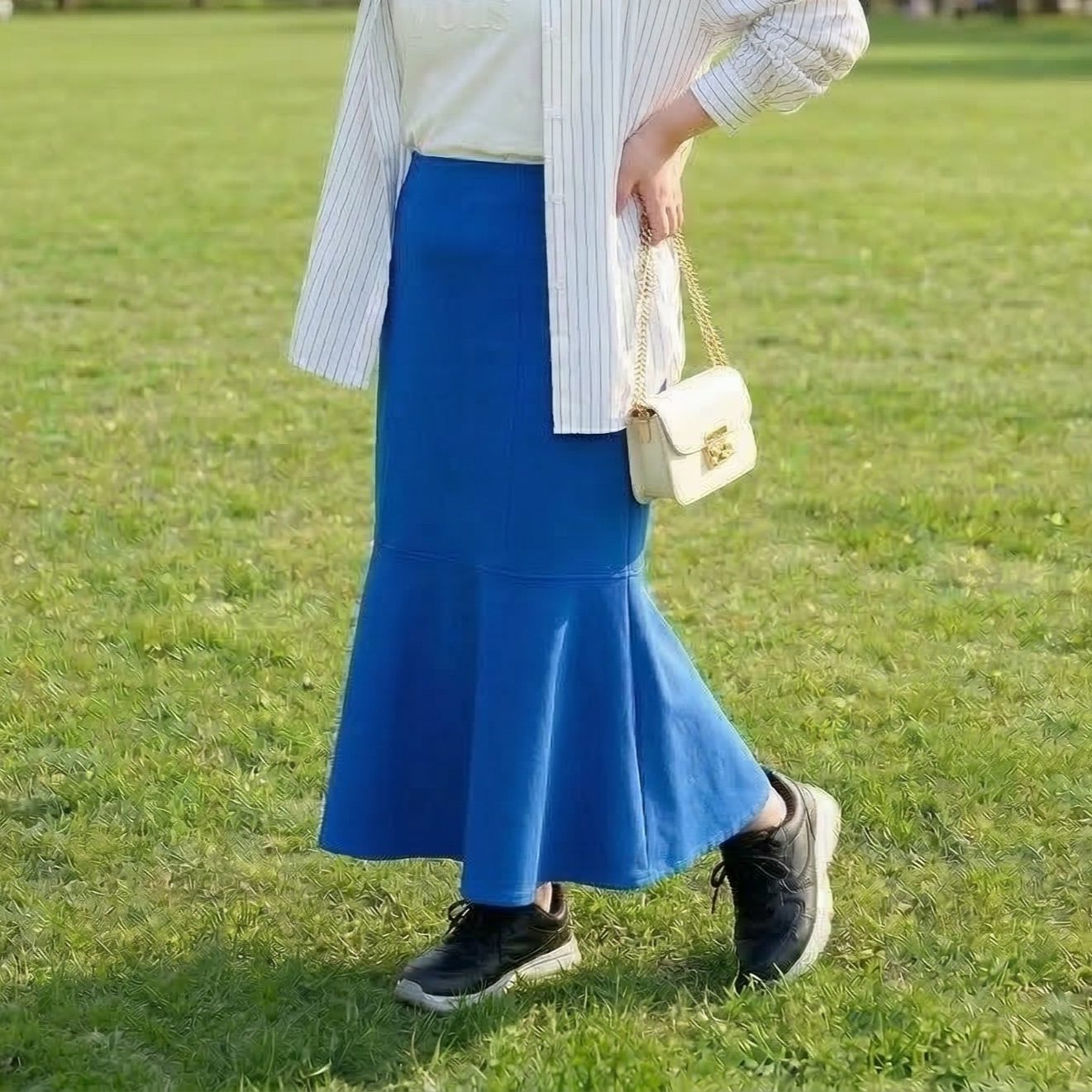 ［マーメードスカート×スニーカー］キレイめなコーデが好きなぽっちゃりさんにぴったり！