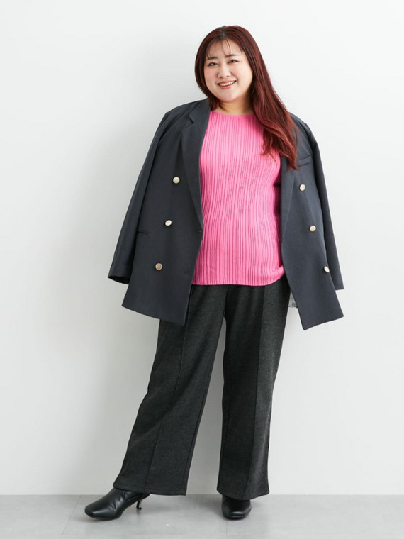 いつもの黒パンツが春顔に♡トレンドカラーのトップスで際立たせるメリハリコーデ
