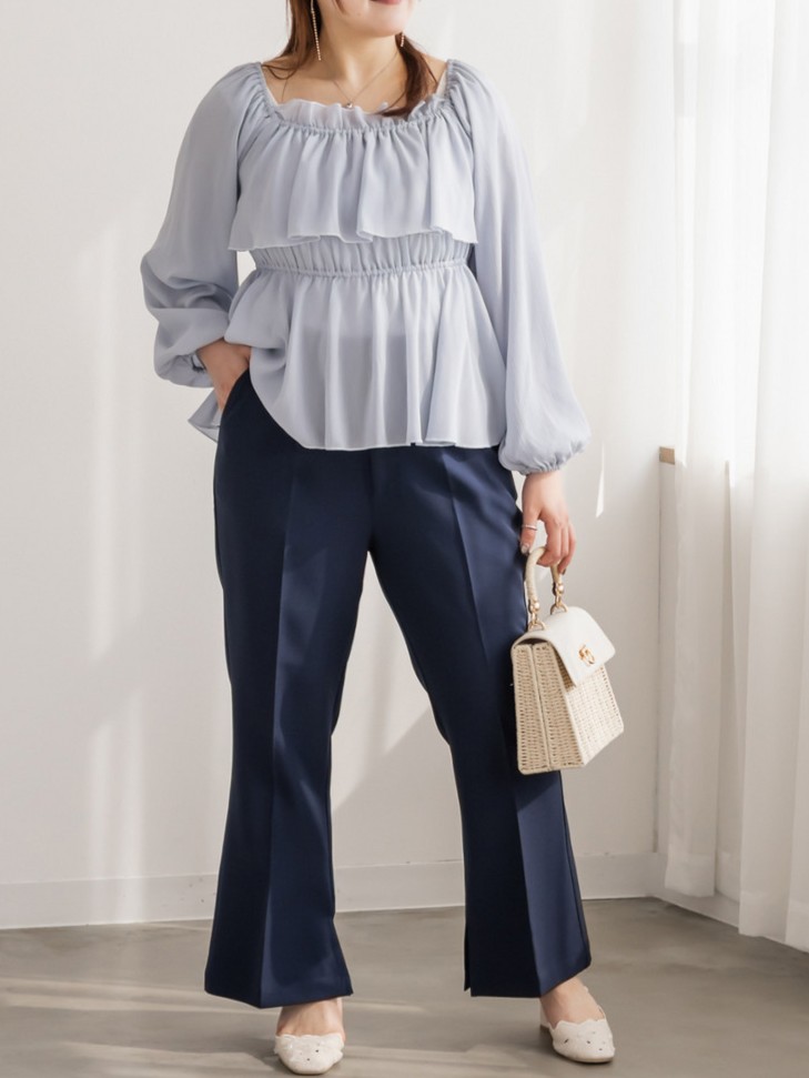 キレイめにまとめるならフレアパンツもおすすめ♡