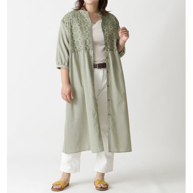 【50代】上品な素材感で差をつける！羽織るだけで縦ラインが際立つ大人のエレガントスタイル