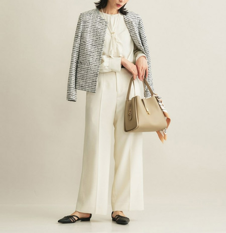 きちんと感が際立つ！ラッフルデザインで魅せるビジネススタイル　ぽっちゃり白シャツコーデ