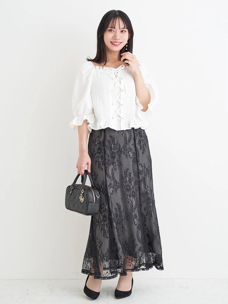 レースブラウスで特別感アップ！結婚式やパーティーにぴったりの華やかブラウス　ぽっちゃり白シャツコーデ