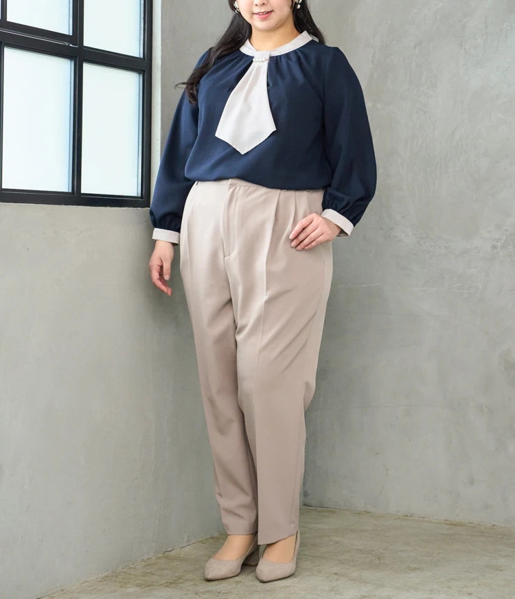 巨乳さん向けオフィスカジュアル（シャツ、ブラウス）巨乳さんにおすすめのオフィスコーデ