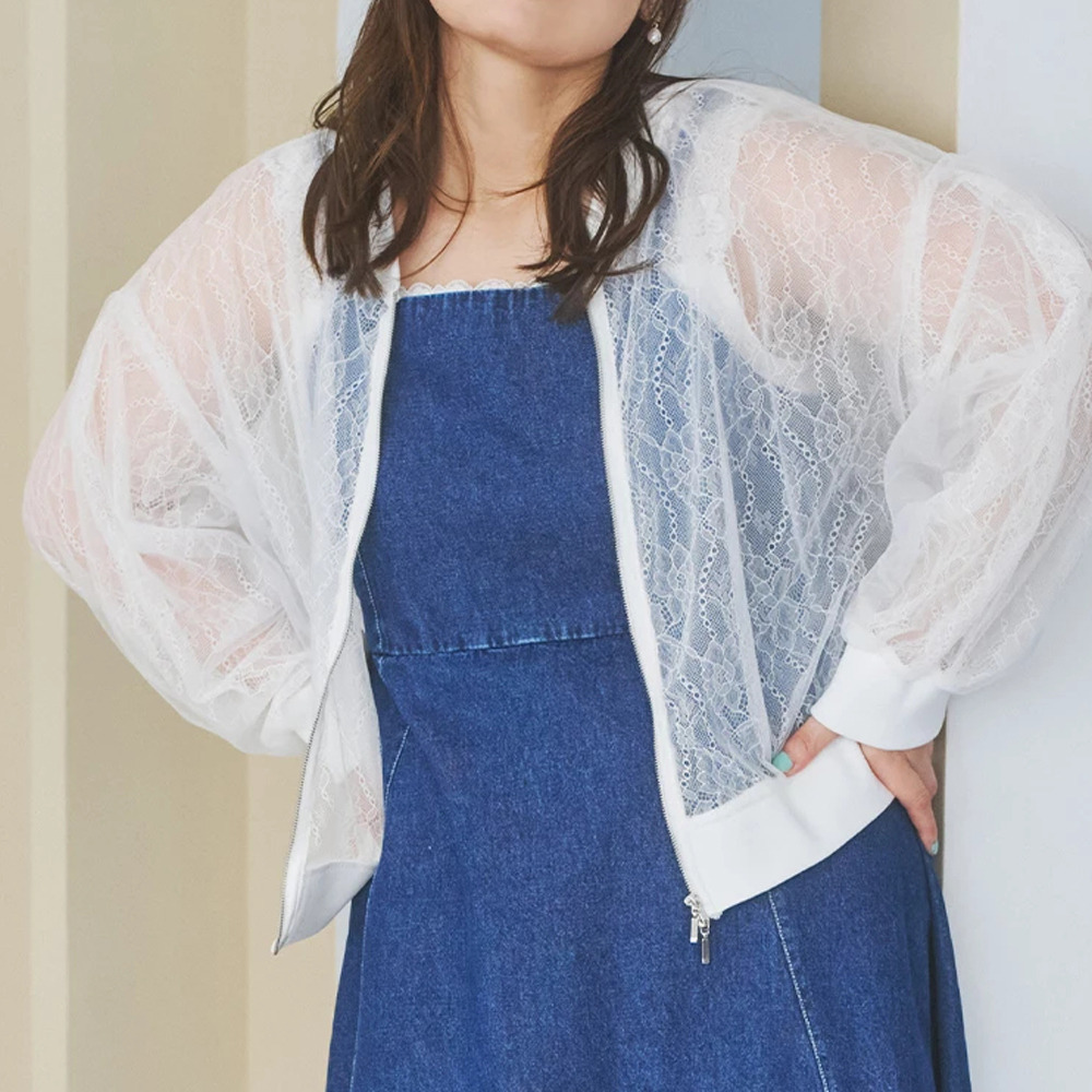 厚すぎない素材・落ち感のある生地を選ぶ 胸が大きい人に似合う服選びのポイント