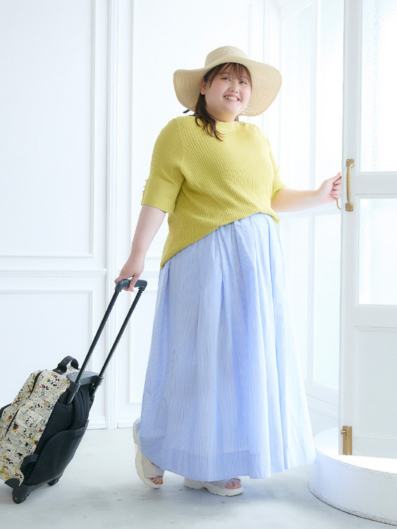 ひんやり素材のトップス でさわやかな夏旅コーデ