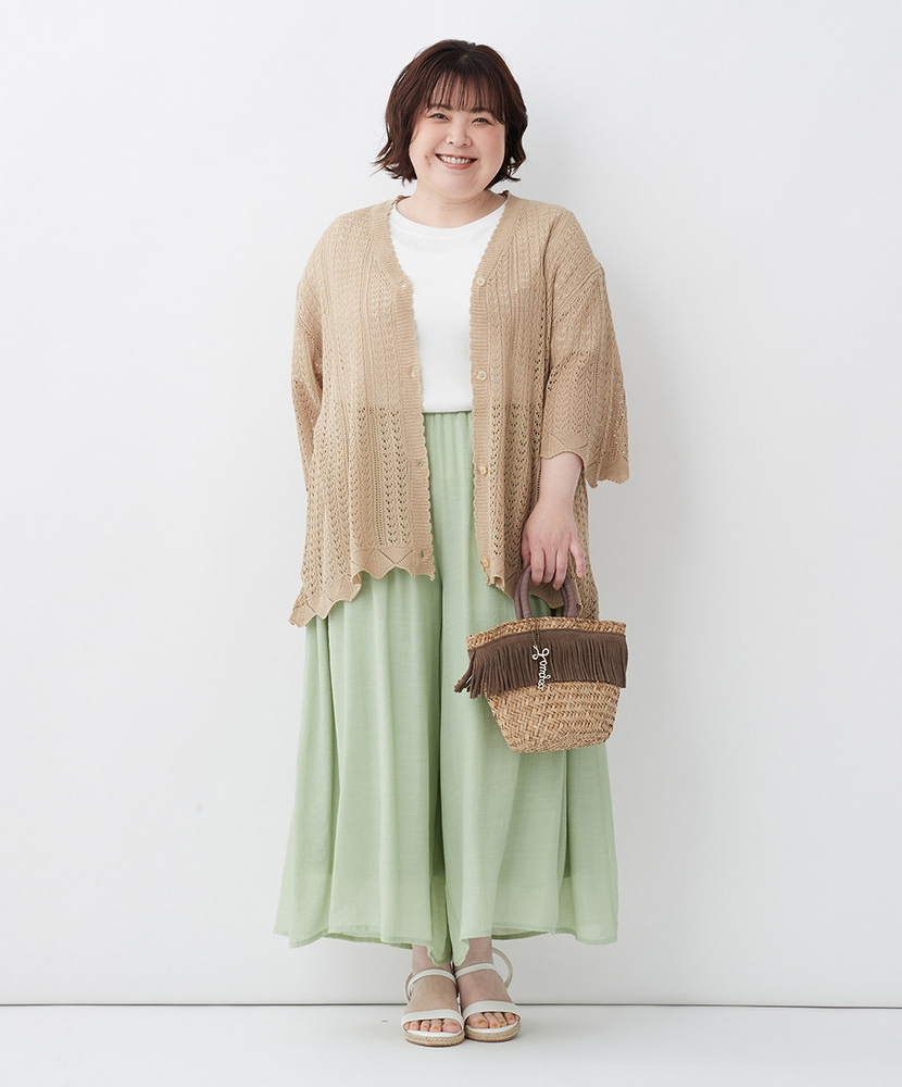 自然を楽しむ旅行におすすめ！涼しいフレアパンツコーデ