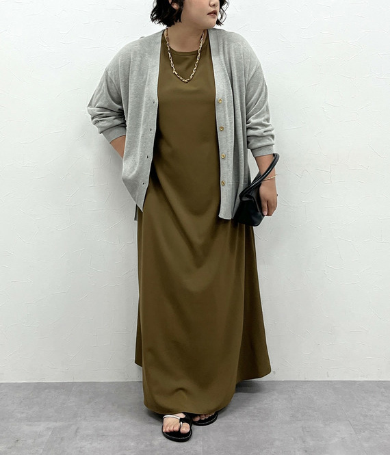 大きいサイズ 50代 エレガントと快適を両立させる秋色×夏素材ぽっちゃりコーデ