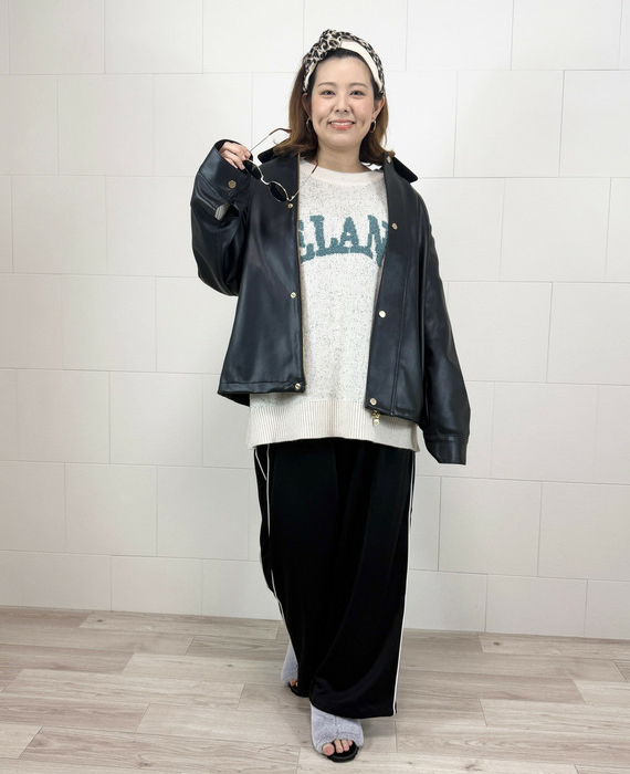 スポーツMIX×レザーアイテムを合わせたぽっちゃりコーデ