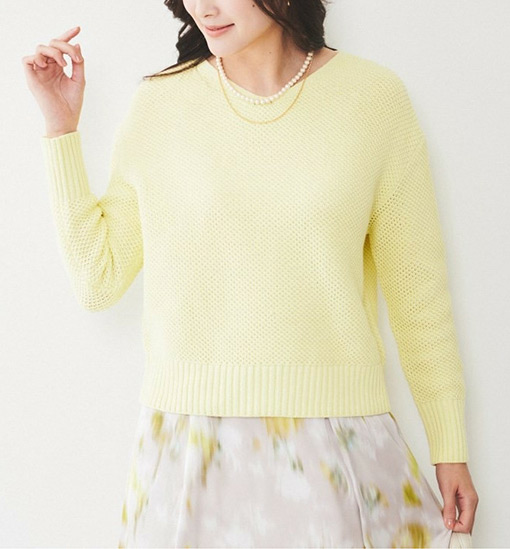 ファンシーヤーンVネックニット