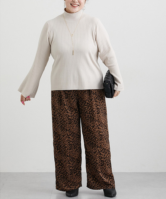 フレア袖ハイネックリブニット