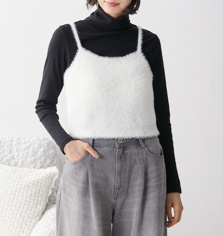 ハイネックインナーで首元をあたためる　真冬の節電コーデ術